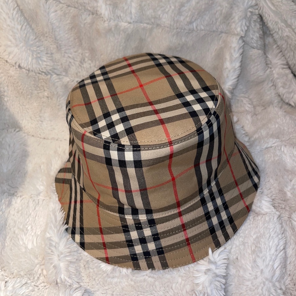 Burberry bucket hat